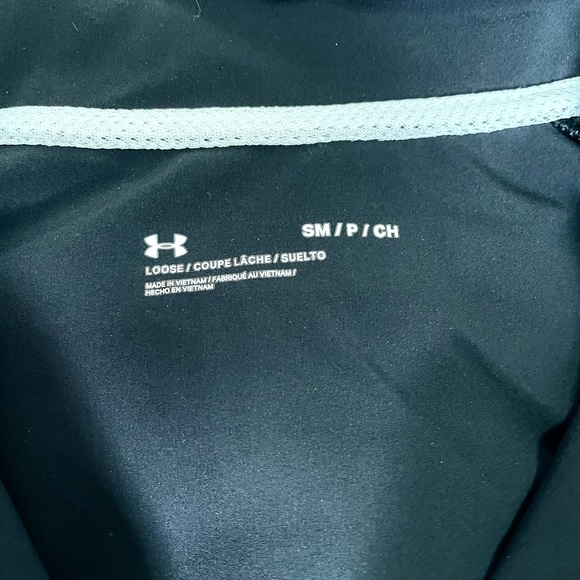 Women’s Under Armour Pullover Windbreaker - Picture 2 of 3